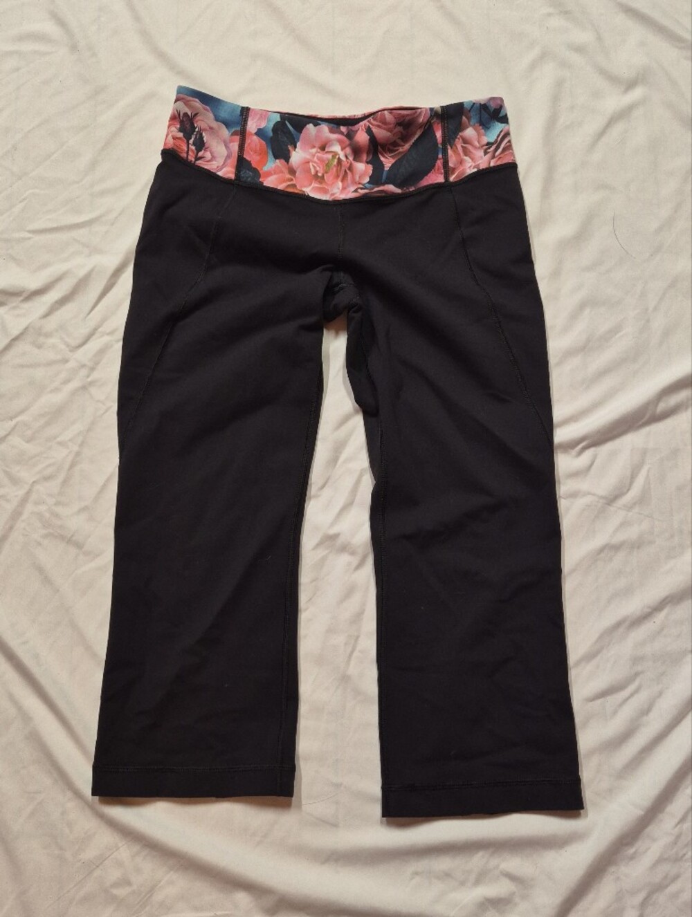 Lululemon Gather & Crow Crop Pants Size 6